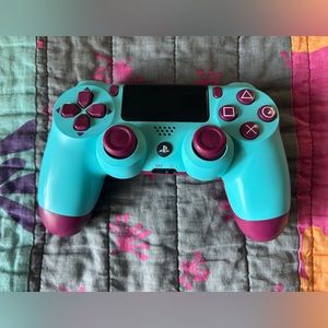 NWOB PS4 Sony Dual Shock Wireless Controller